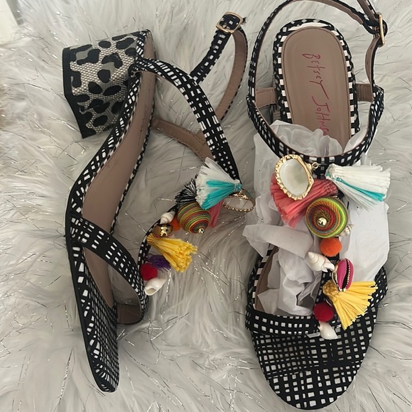 Betsey Johnson Shoes - Betsy Johnson black/ white sandals with assorted shells/ tassels sandals size 9
